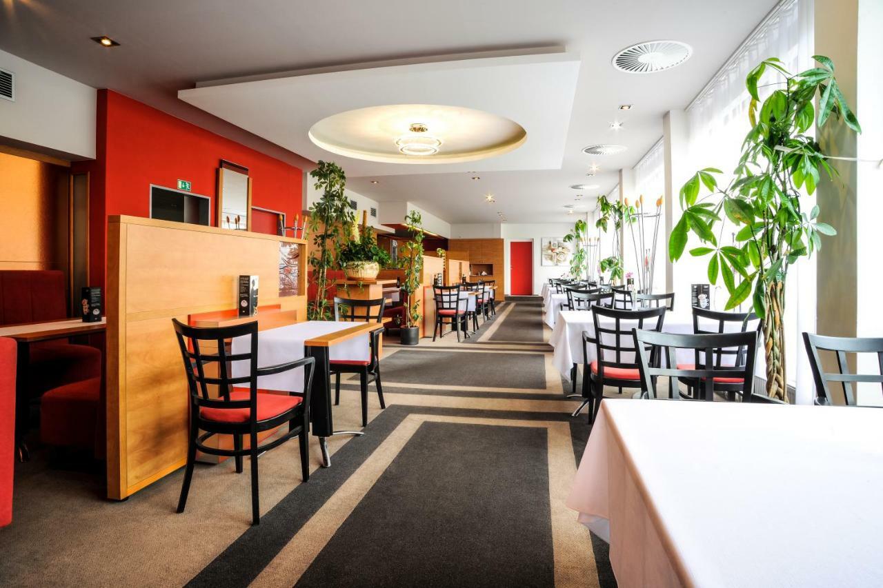 Hotel Steiger Krnov Bagian luar foto